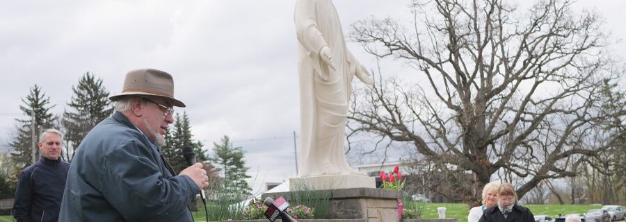 resurrection_statue_dedication